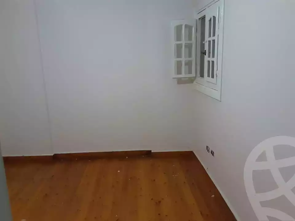 https://aqarmap.com.eg/en/listing/5429820-for-sale-alexandria-ganaklis-shr-mrtdy-bsh