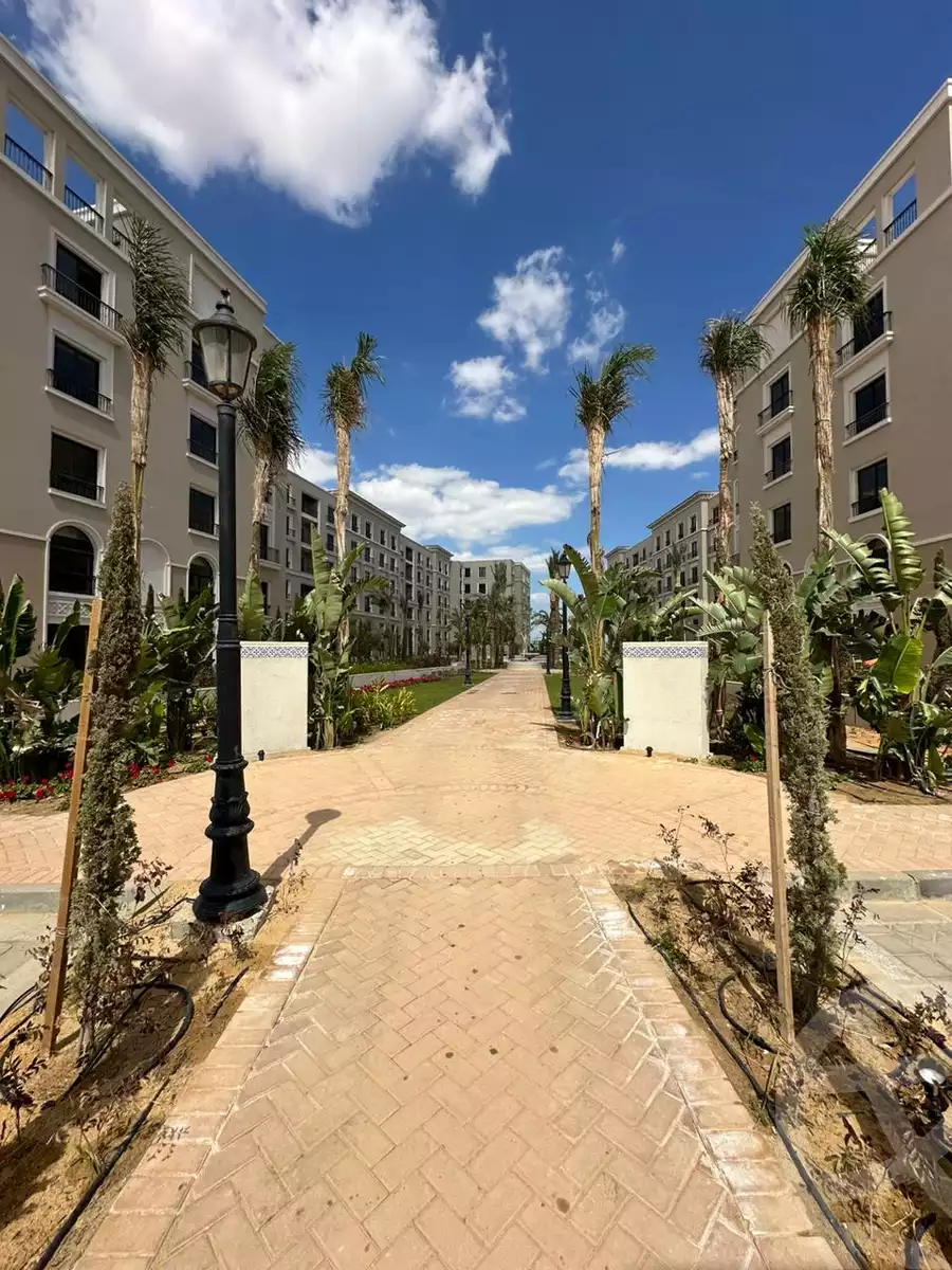 https://aqarmap.com.eg/en/listing/5460374-for-sale-cairo-el-sheikh-zayed-city-compounds-kmbwnd-fyldj-wyst-dr-llttwyr