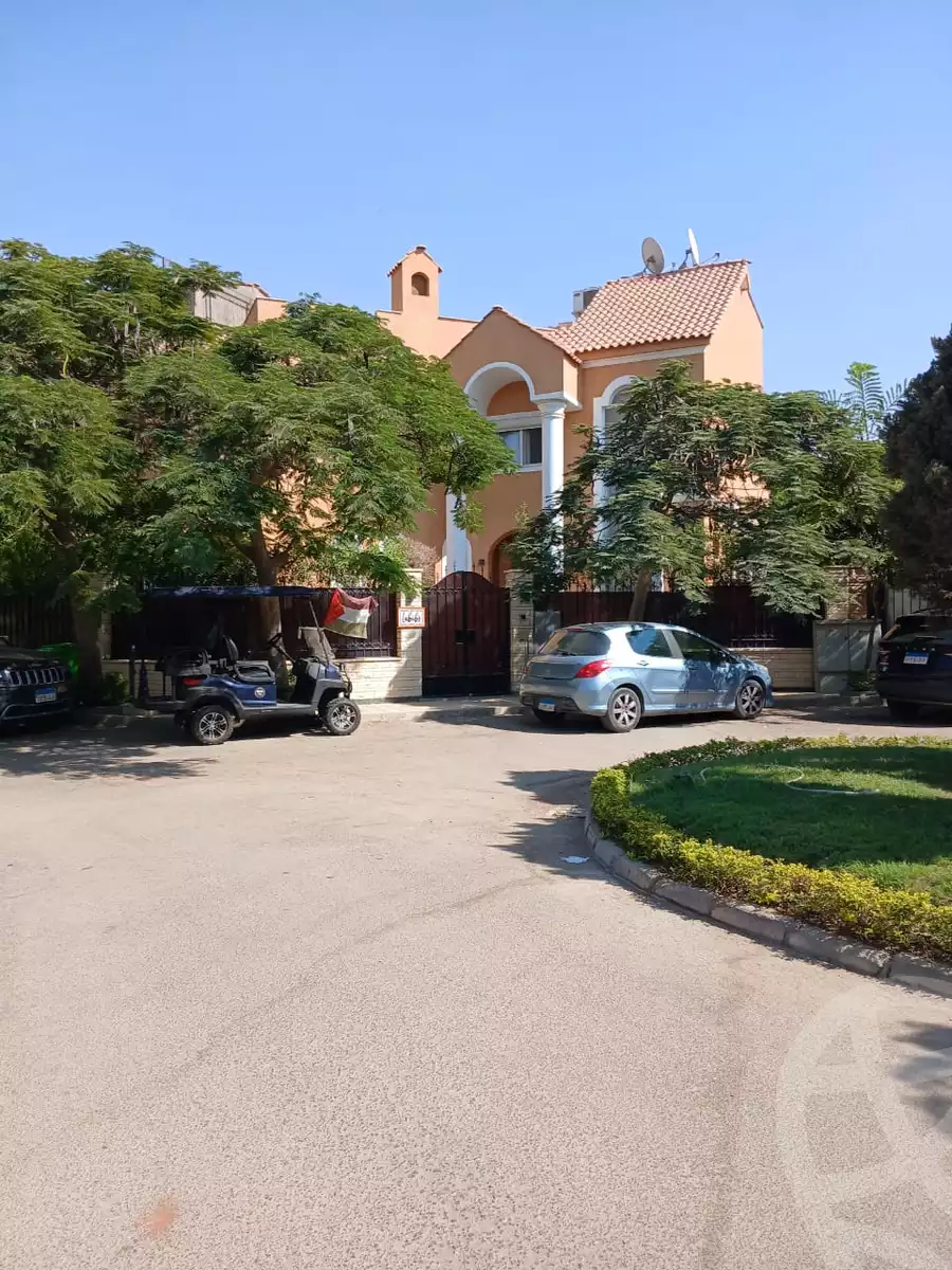 https://aqarmap.com.eg/en/listing/5462943-for-sale-cairo-el-sheikh-zayed-city-compounds-hy-lnd