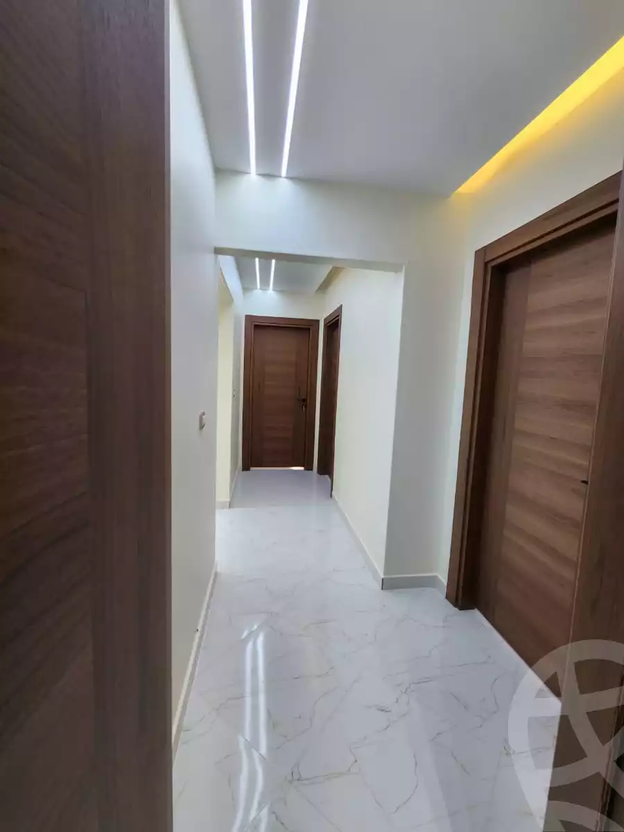 https://aqarmap.com.eg/en/listing/5463111-for-sale-cairo-el-sheikh-zayed-city-compounds-el-khamayel