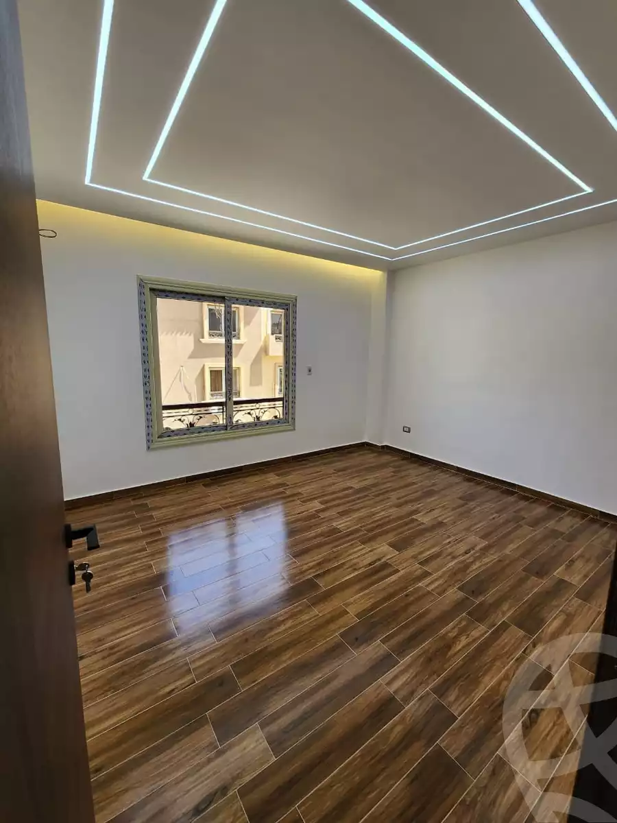 https://aqarmap.com.eg/en/listing/5463111-for-sale-cairo-el-sheikh-zayed-city-compounds-el-khamayel