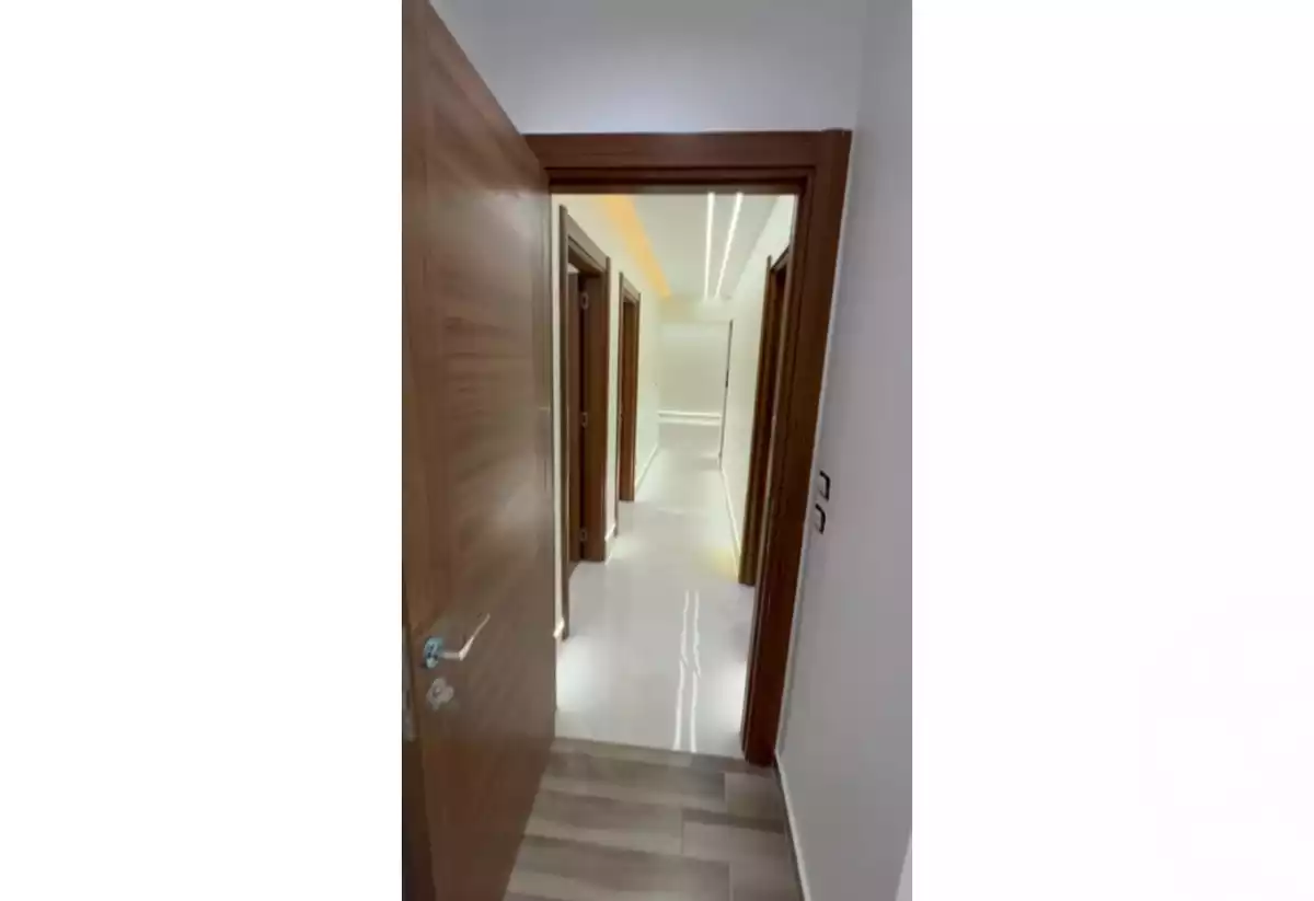https://aqarmap.com.eg/en/listing/5469209-for-sale-cairo-el-sheikh-zayed-city-compounds-el-khamayel