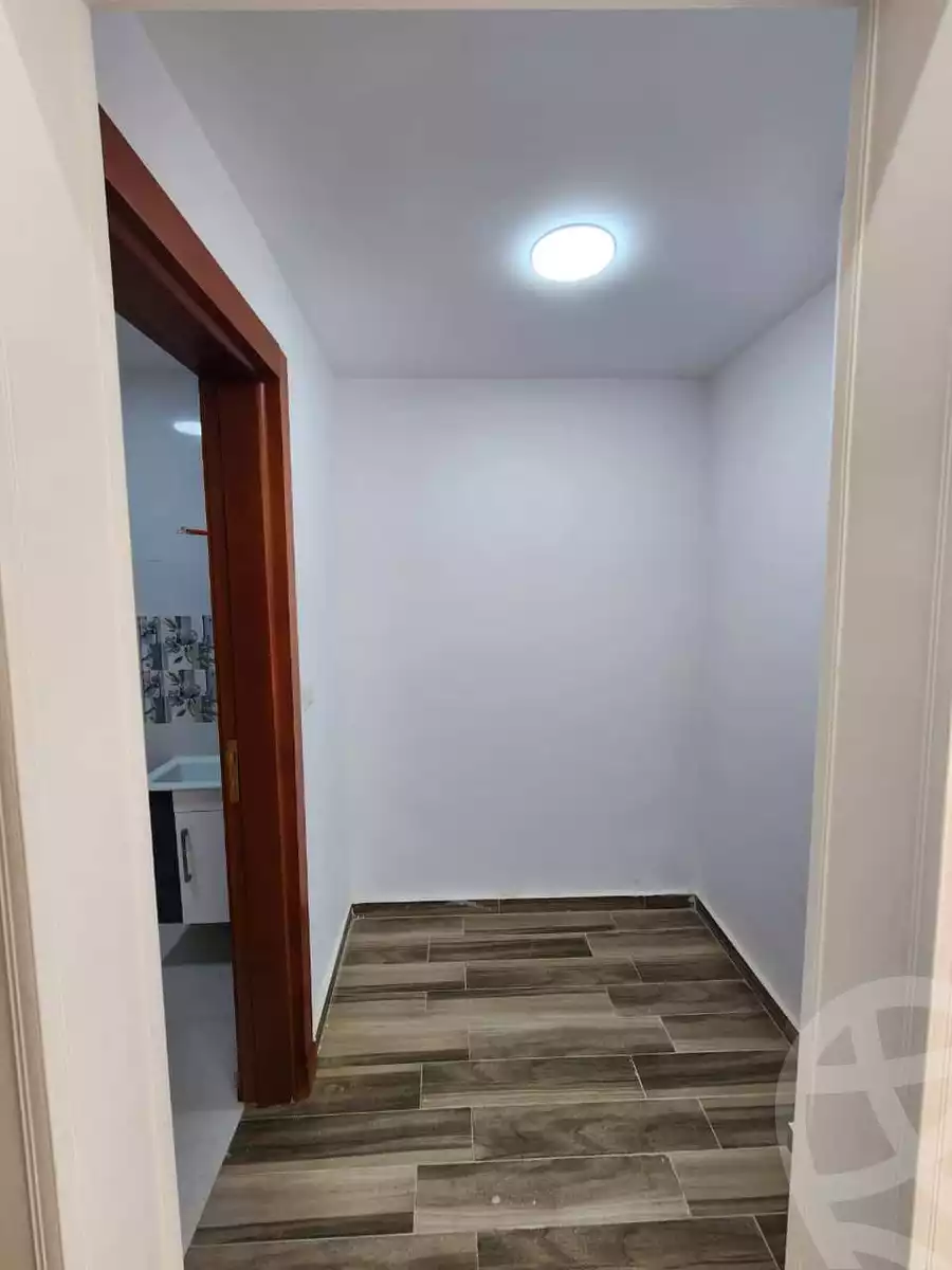 https://aqarmap.com.eg/en/listing/5469280-for-sale-cairo-el-sheikh-zayed-city-compounds-el-khamayel