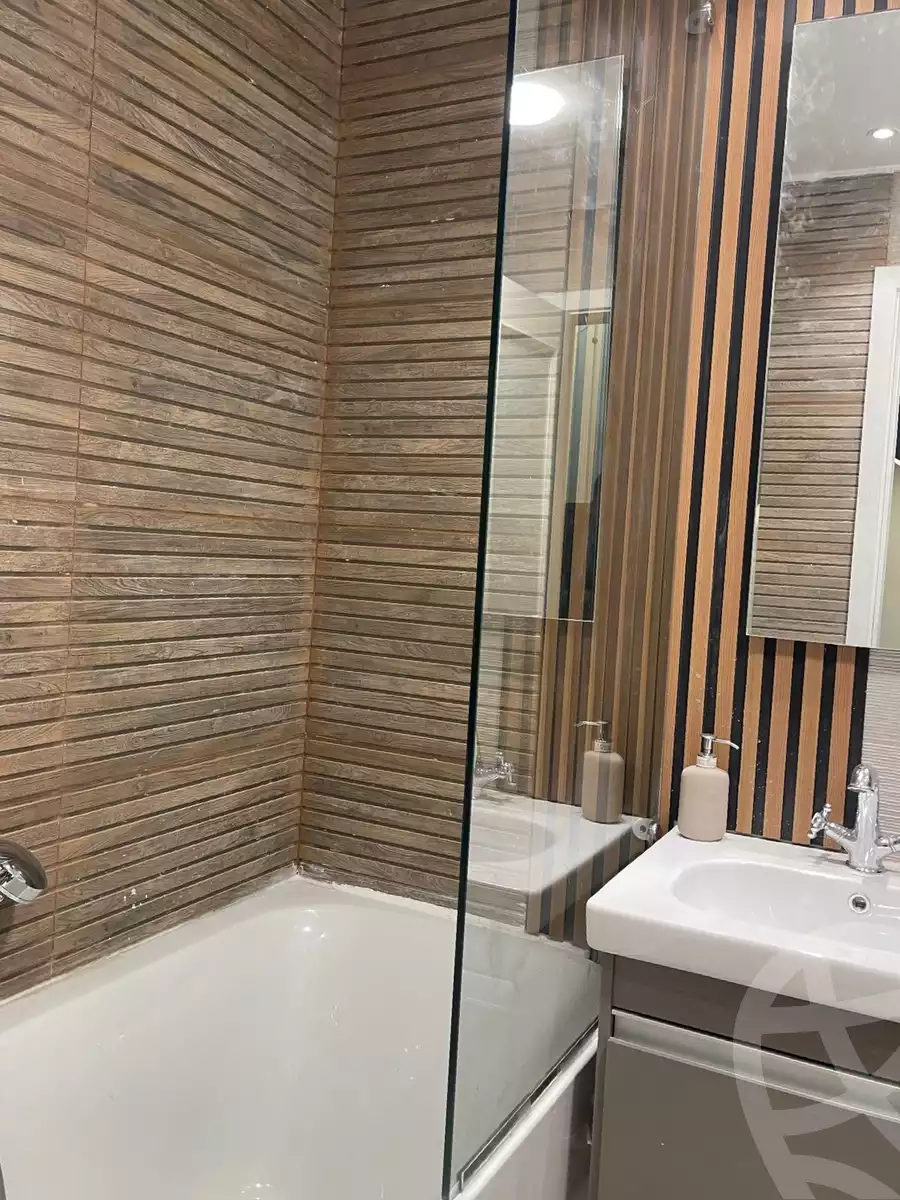 https://aqarmap.com.eg/ar/listing/5474692-for-sale-cairo-new-cairo-compounds-mountain-view-hyde-park
