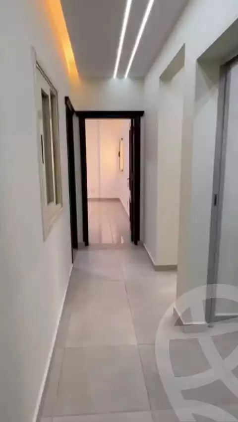 https://aqarmap.com.eg/en/listing/5485078-for-sale-cairo-el-sheikh-zayed-city-compounds-el-khamayel