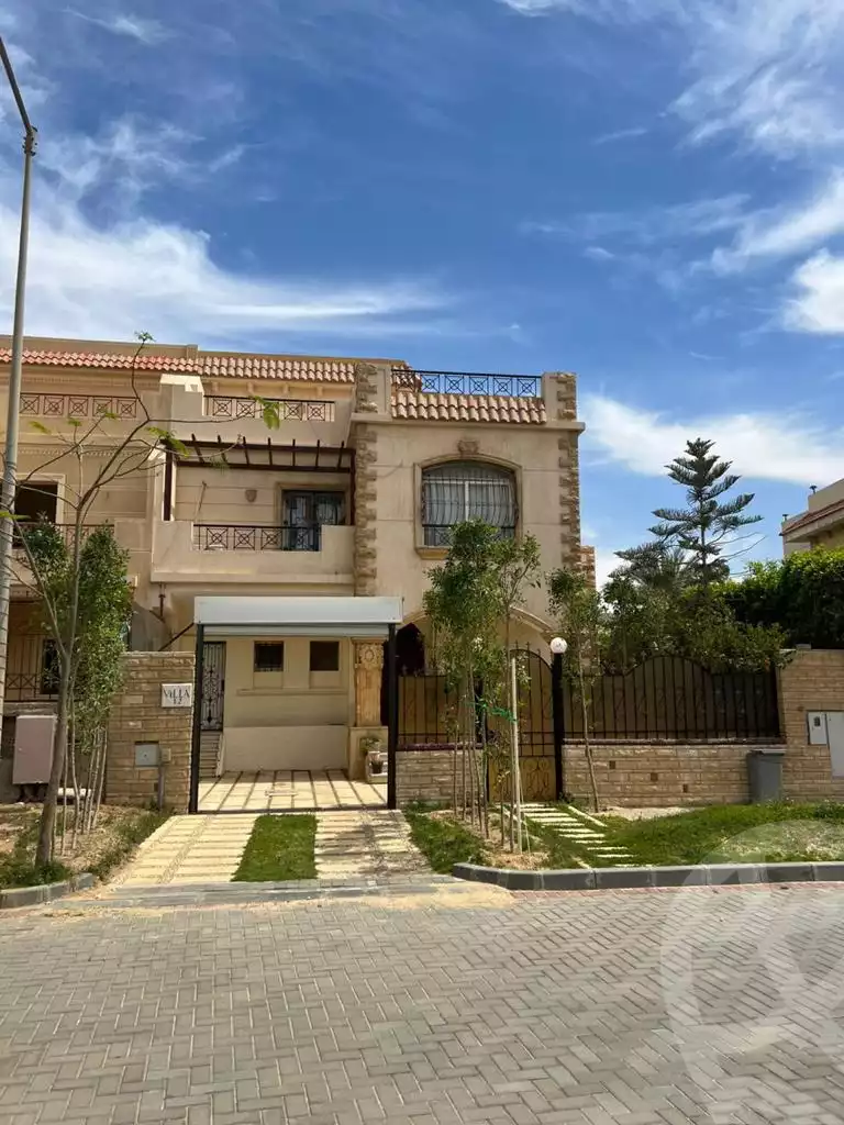 https://aqarmap.com.eg/en/listing/5501207-for-sale-cairo-6th-of-october-compounds-dream-land-flower-resort