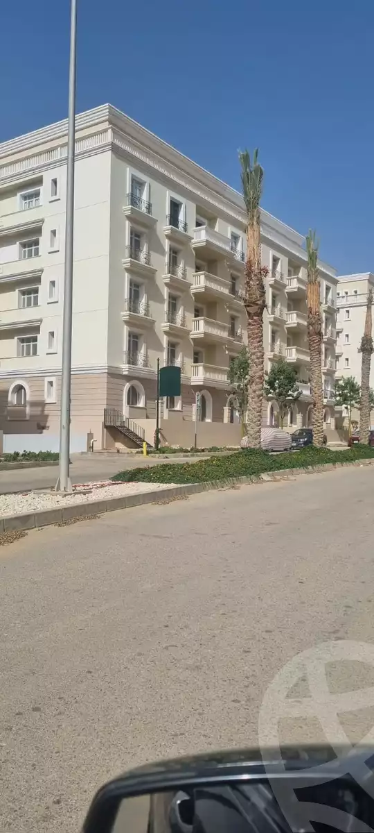 https://aqarmap.com.eg/ar/listing/5584074-for-sale-cairo-new-cairo-compounds-hyde-park-centre-ville-hyde-park