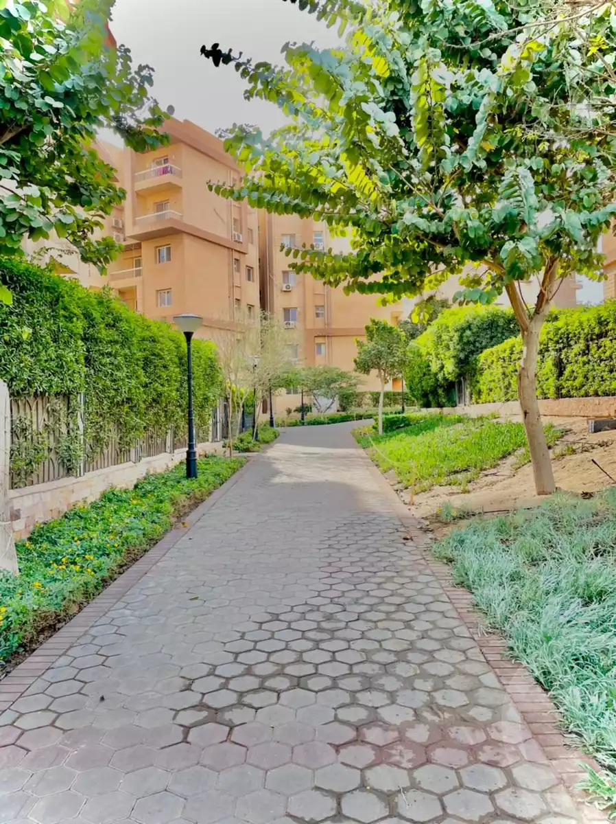 https://aqarmap.com.eg/ar/listing/5646716-for-sale-cairo-6th-of-october-hadaeq-october-kmbwnd-fy-hdyq-ktwbr-ashgar-city