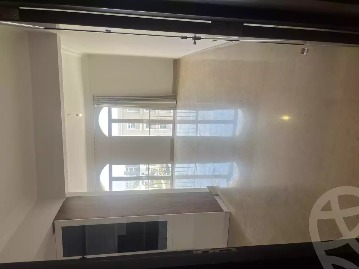 https://aqarmap.com.eg/en/listing/5969460-for-rent-cairo-new-cairo-compounds-hyde-park-centre-ville-hyde-park