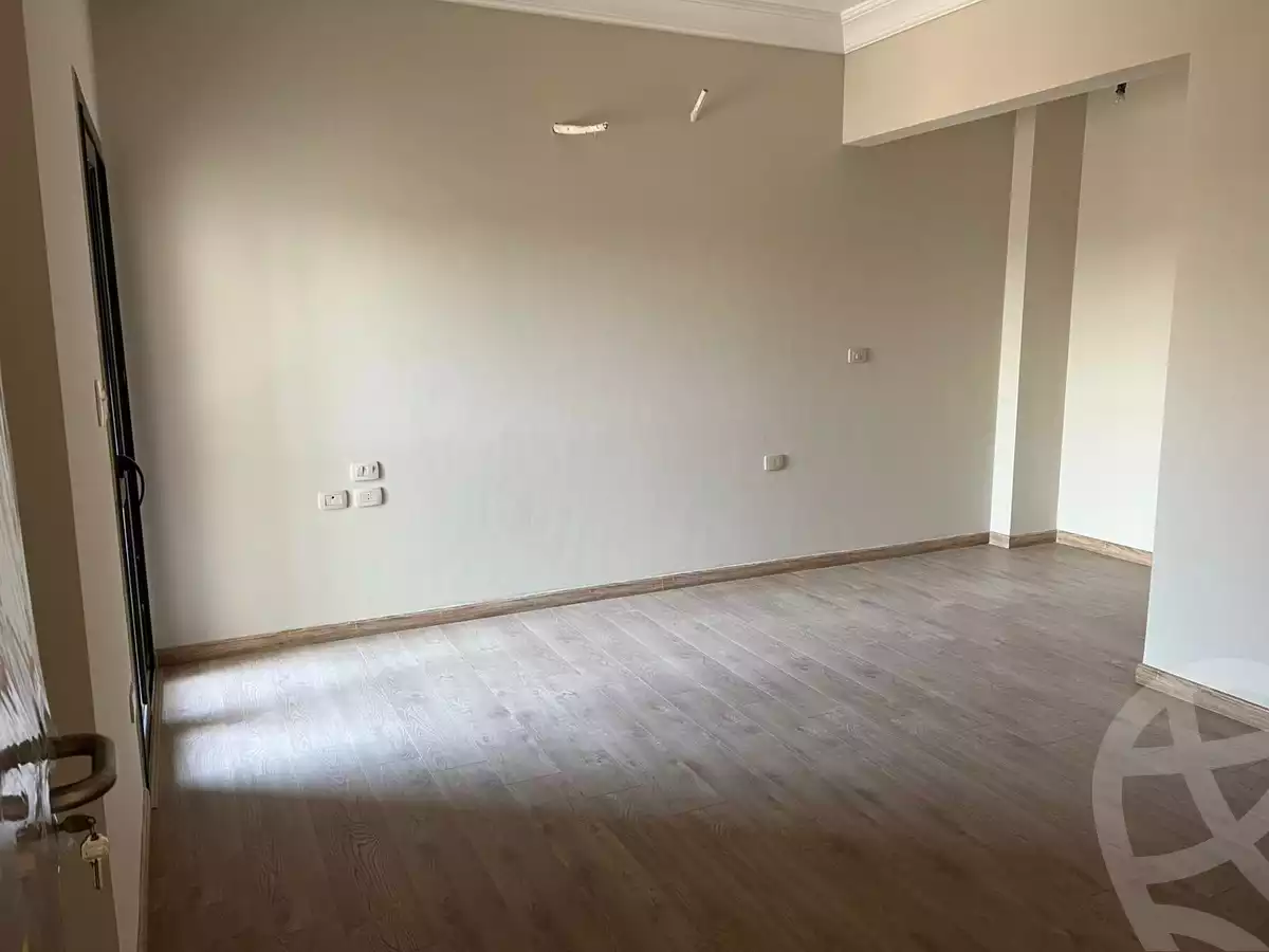 https://aqarmap.com.eg/ar/listing/5655389-for-rent-cairo-new-cairo-compounds-el-patio-oro
