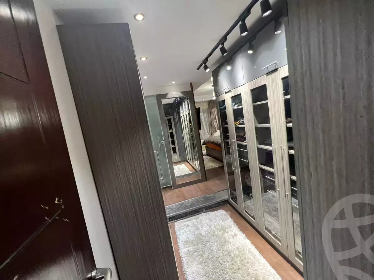 https://aqarmap.com.eg/ar/listing/5661435-for-sale-cairo-el-sheikh-zayed-city-compounds-kmbwnd-ljwmn