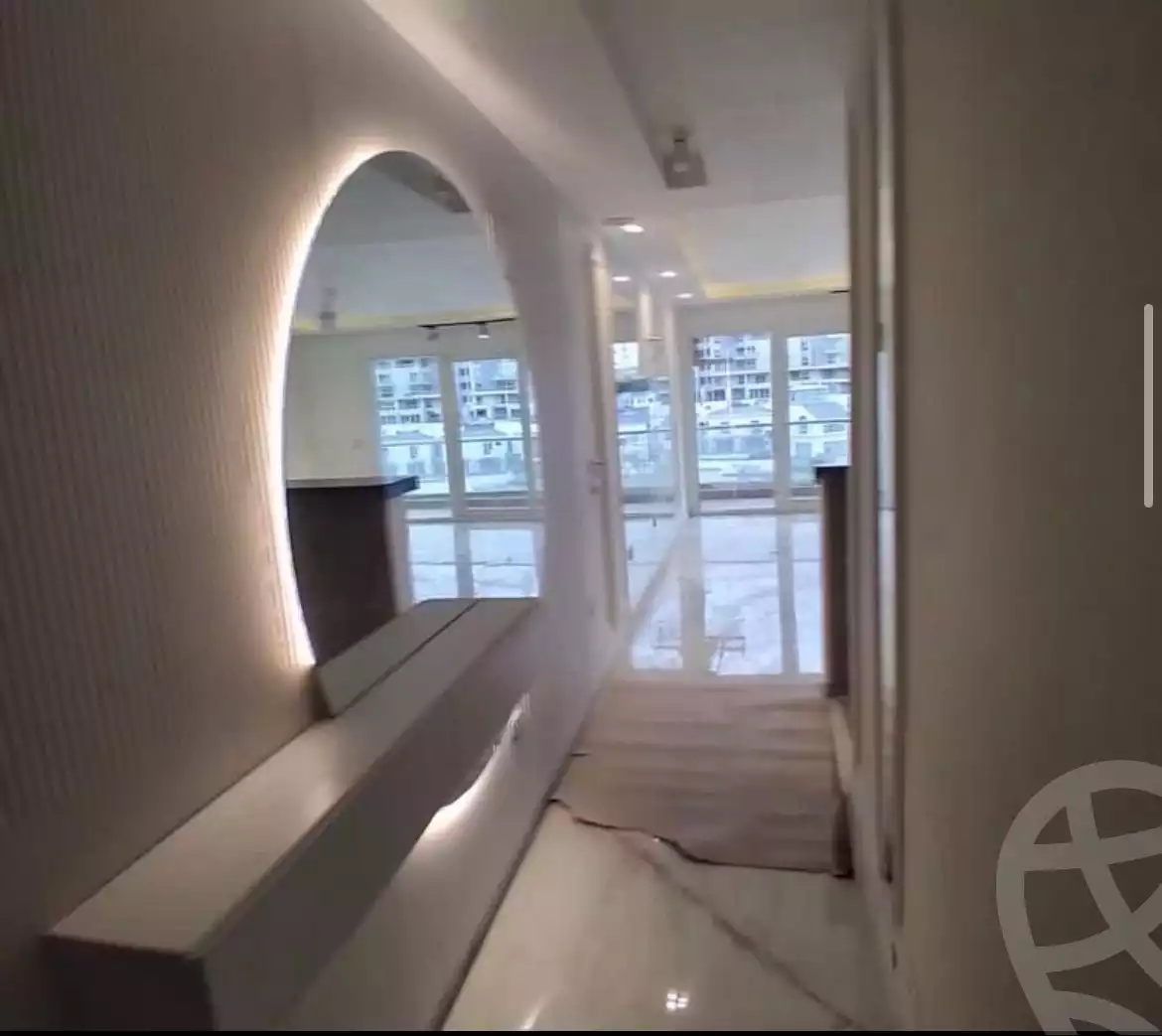https://aqarmap.com.eg/ar/listing/5668391-for-sale-cairo-new-cairo-compounds-mwntn-fyw-y-syty-club-park-mountain-view-icity