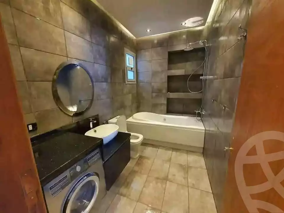 https://aqarmap.com.eg/en/listing/5705765-for-sale-cairo-mokattam-el-hadabah-el-wosta-compounds-vittoria-compound-seven-stars