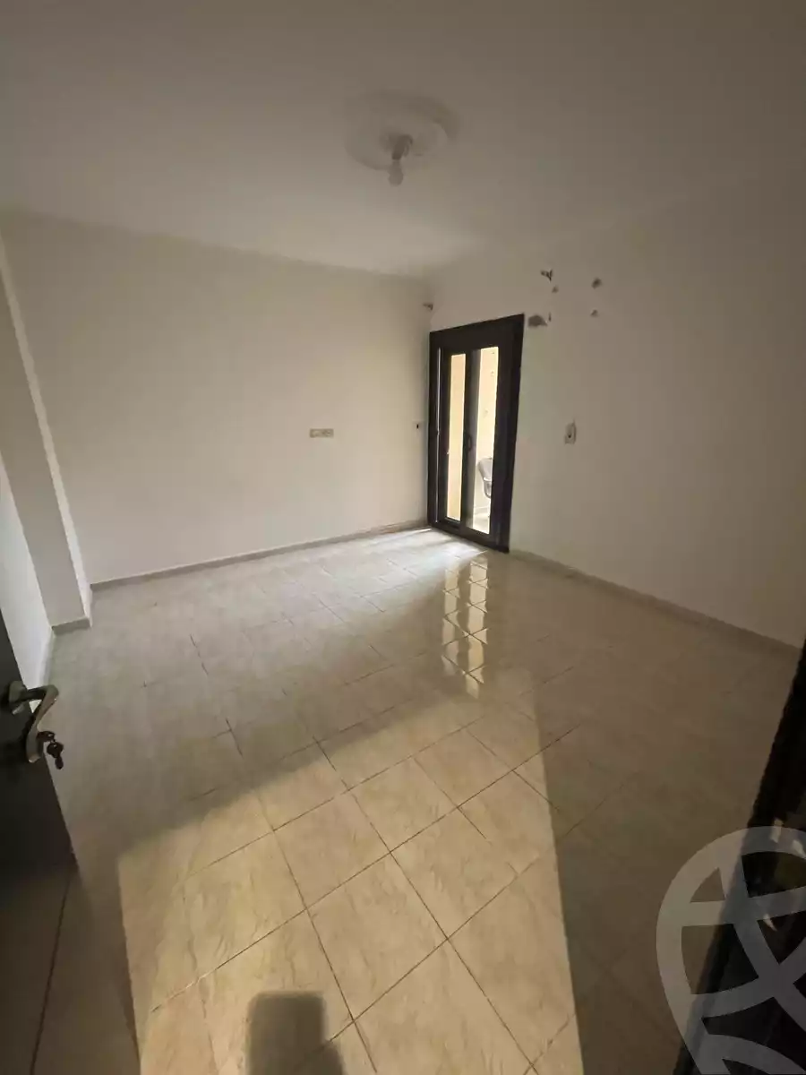 https://aqarmap.com.eg/ar/listing/5731321-for-rent-cairo-new-cairo-lrhb-city-phase-5-talaat-mostafa-st