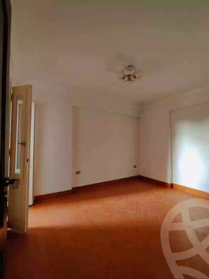 https://aqarmap.com.eg/ar/listing/5734457-for-sale-alexandria-l-jmy-lbytsh-al-kaada-st