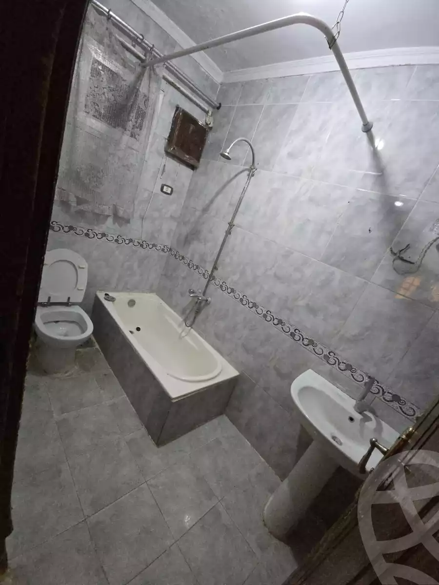 https://aqarmap.com.eg/en/listing/5742513-for-sale-cairo-helwan-helwan-el-sharkeya-mostafa-safwat-st