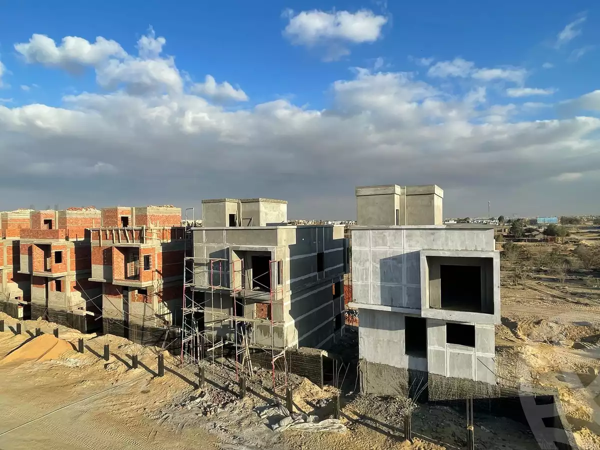 https://aqarmap.com.eg/ar/listing/5746689-for-sale-cairo-el-sheikh-zayed-city-lshykh-zyd-ljdyd-zayed-greens-2-compound-location-development