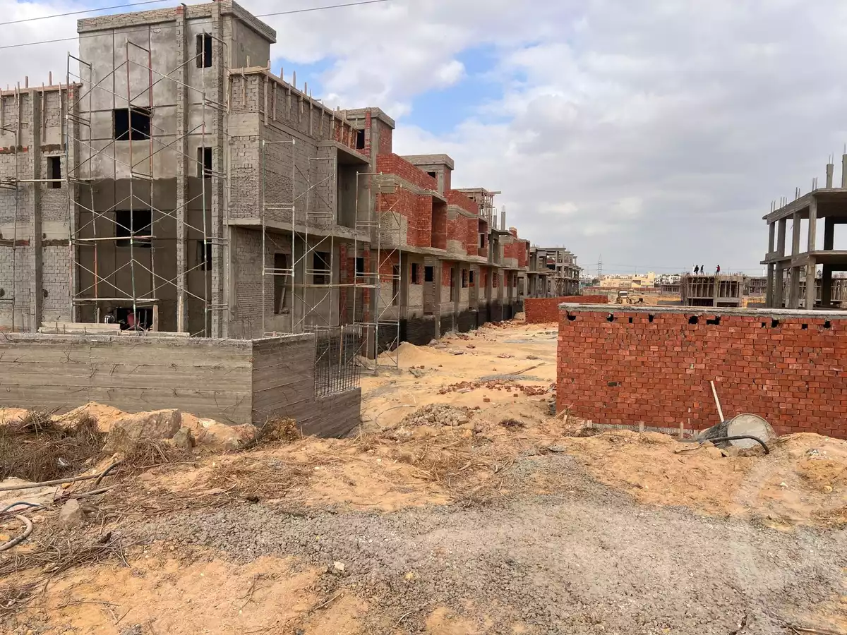https://aqarmap.com.eg/ar/listing/5746689-for-sale-cairo-el-sheikh-zayed-city-lshykh-zyd-ljdyd-zayed-greens-2-compound-location-development