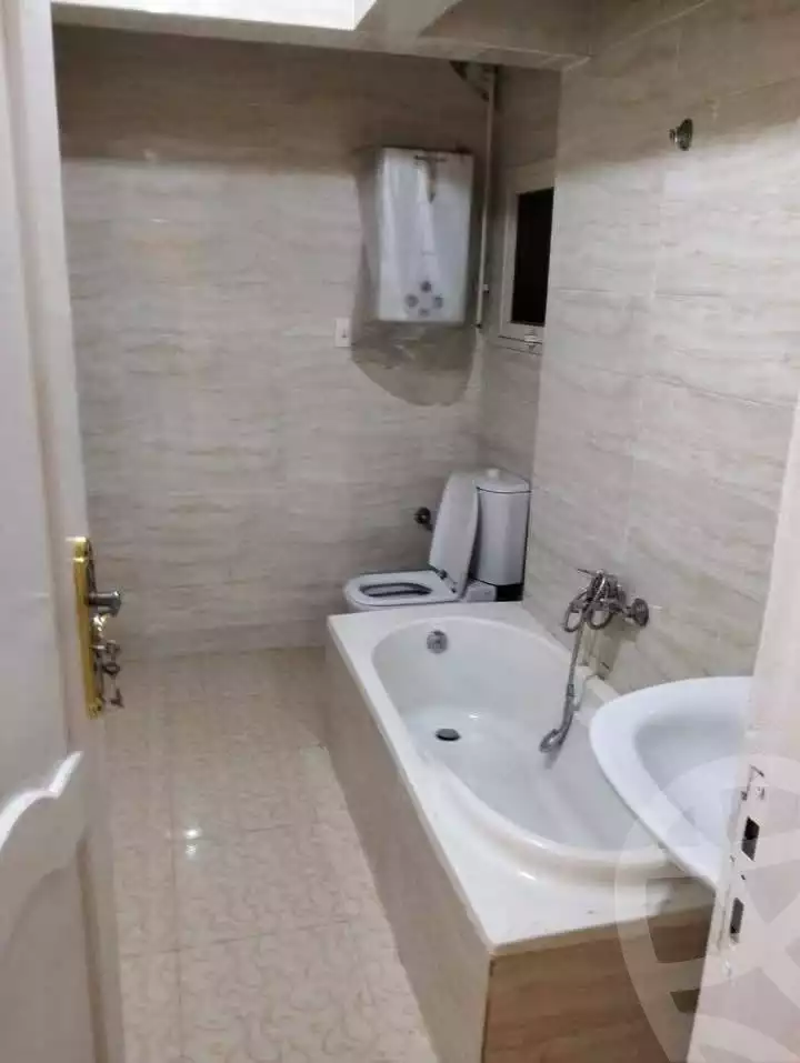 https://aqarmap.com.eg/ar/listing/5772221-for-rent-cairo-mokattam-lhdb-l-ly-shareaa-9