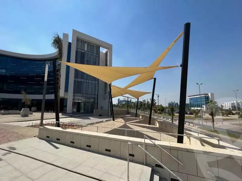 https://aqarmap.com.eg/ar/listing/5775442-for-rent-cairo-el-sheikh-zayed-city-alex-cairo-desert-road-smart-village-y-r-sy-byzns-brk-sfrykw-llstthmr-l-qry