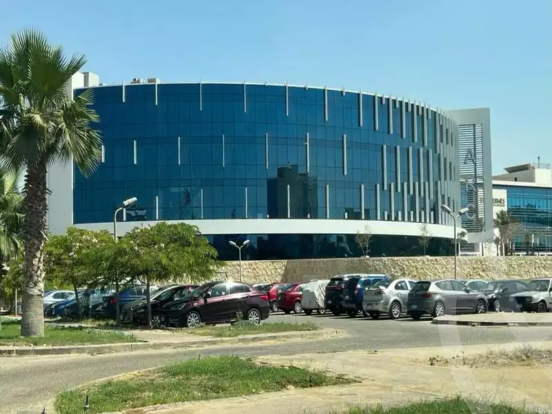 https://aqarmap.com.eg/ar/listing/5775442-for-rent-cairo-el-sheikh-zayed-city-alex-cairo-desert-road-smart-village-y-r-sy-byzns-brk-sfrykw-llstthmr-l-qry