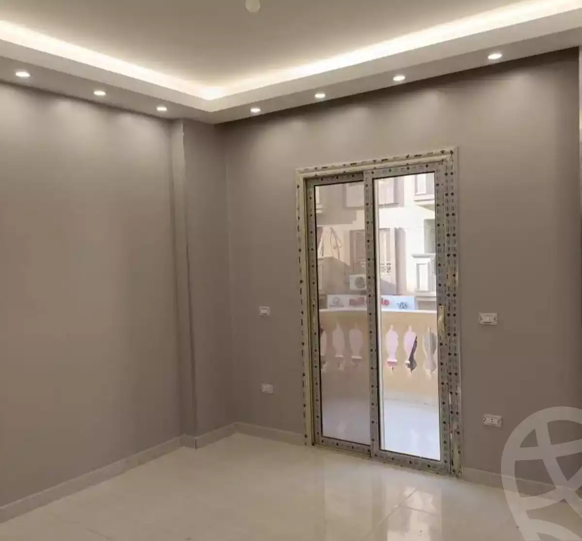 https://aqarmap.com.eg/ar/listing/5781729-for-rent-cairo-mokattam-compounds-kmbwnd-rwyl-jrdnz