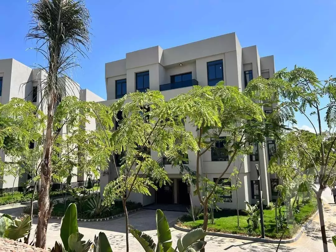 https://aqarmap.com.eg/ar/listing/5830061-for-sale-ain-elsokhna-mdyn-ljll-ljdyd-byrmydz-sky-syty