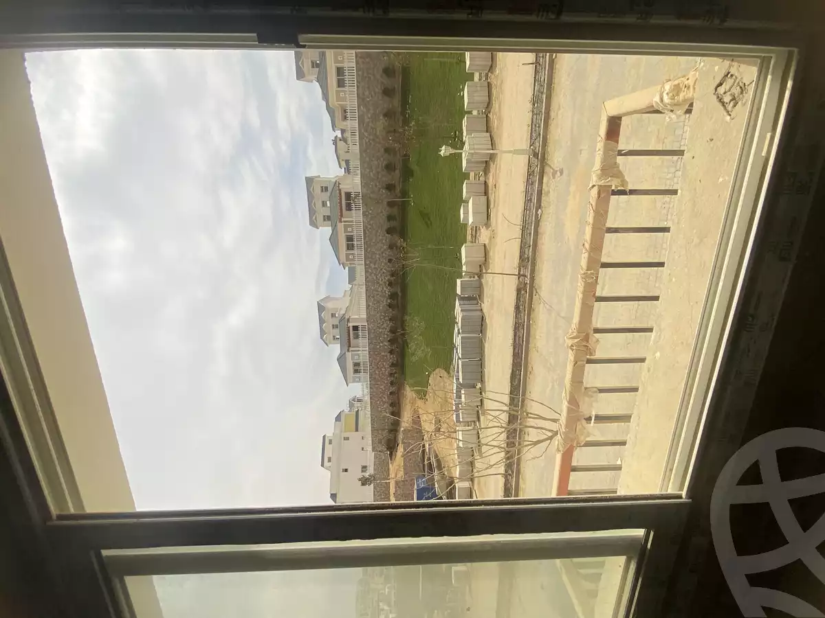 https://aqarmap.com.eg/en/listing/5831701-for-rent-cairo-new-cairo-compounds-mwntn-fyw-y-syty-royal-park-mountain-view-icity