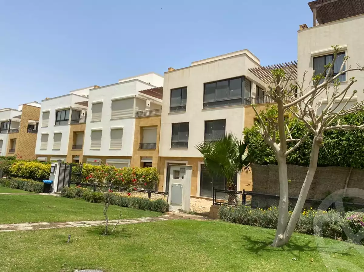 https://aqarmap.com.eg/ar/listing/5861337-for-sale-cairo-el-sheikh-zayed-city-compounds-kmbwnd-wyst-twn-swdyk