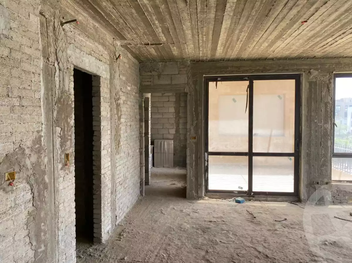 https://aqarmap.com.eg/ar/listing/5861337-for-sale-cairo-el-sheikh-zayed-city-compounds-kmbwnd-wyst-twn-swdyk