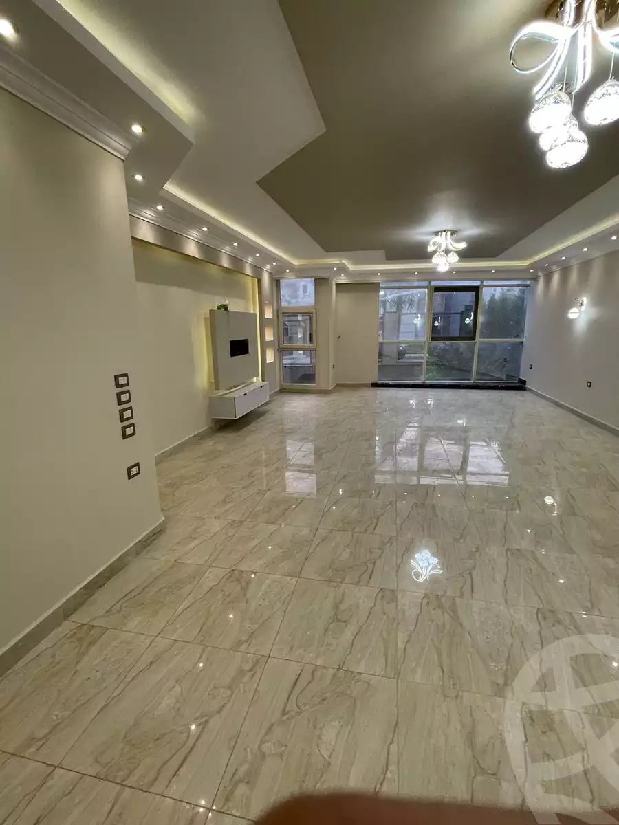 https://aqarmap.com.eg/en/listing/5861898-for-rent-cairo-new-cairo-compounds-royal-lagoon