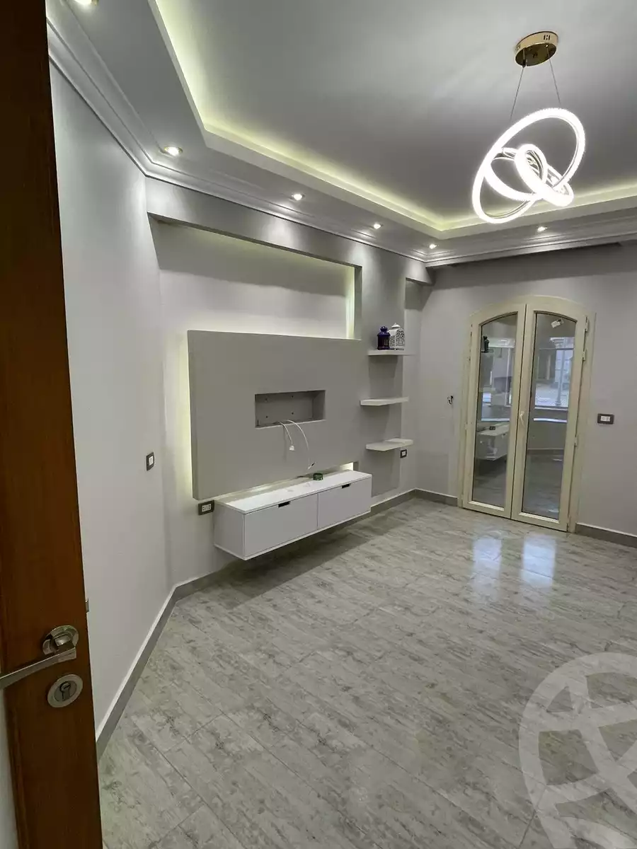 https://aqarmap.com.eg/en/listing/5861898-for-rent-cairo-new-cairo-compounds-royal-lagoon