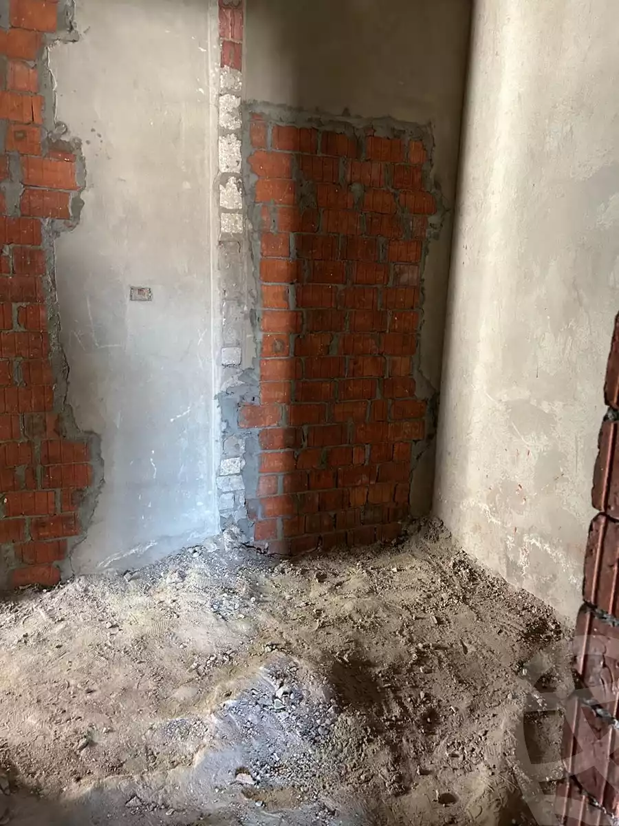 https://aqarmap.com.eg/en/listing/5869259-for-sale-cairo-el-sheikh-zayed-city-compounds-el-khamayel