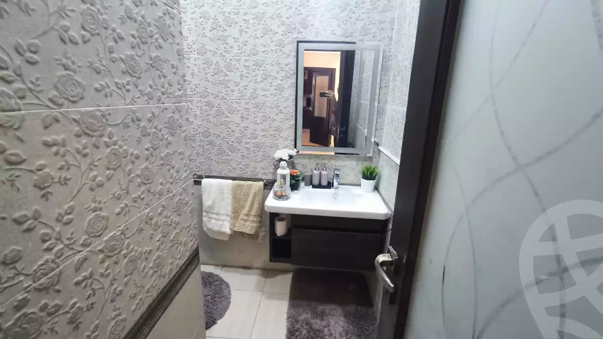 https://aqarmap.com.eg/en/listing/5870700-for-rent-cairo-new-cairo-compounds-les-rois