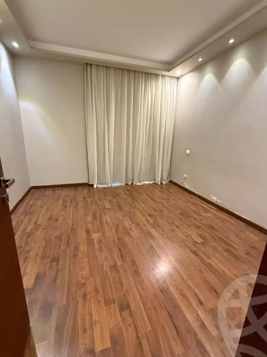 https://aqarmap.com.eg/ar/listing/5886744-for-rent-cairo-el-sheikh-zayed-city-compounds-kmbwnd-wyst-twn-swdyk