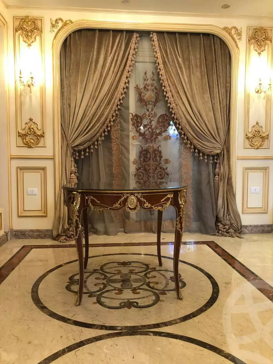 https://aqarmap.com.eg/en/listing/5888902-for-sale-cairo-el-sheikh-zayed-city-compounds-royal-city