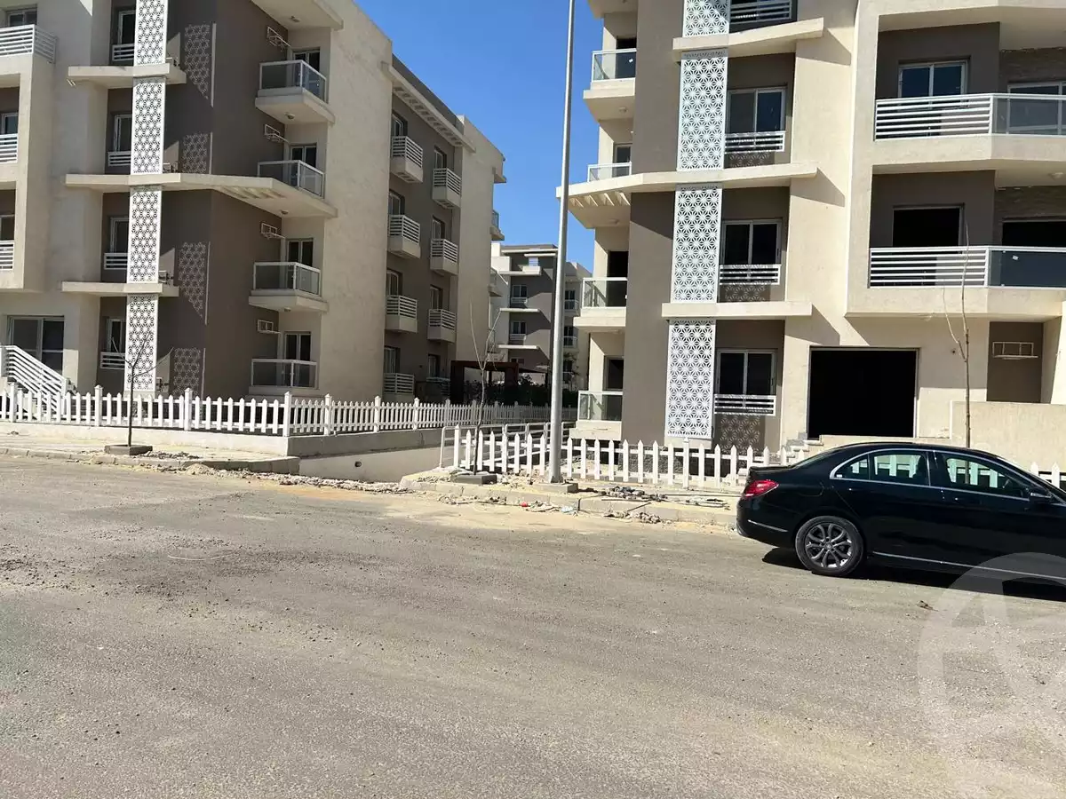 https://aqarmap.com.eg/ar/listing/5901108-for-sale-cairo-el-sheikh-zayed-city-compounds-el-khamayel