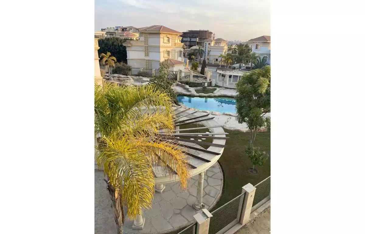 https://aqarmap.com.eg/en/listing/5901397-for-sale-cairo-new-cairo-compounds-royal-lagoon