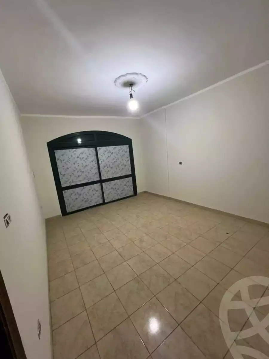 https://aqarmap.com.eg/ar/listing/5909545-for-sale-cairo-helwan-helwan-el-sharkeya-mostafa-safwat-st