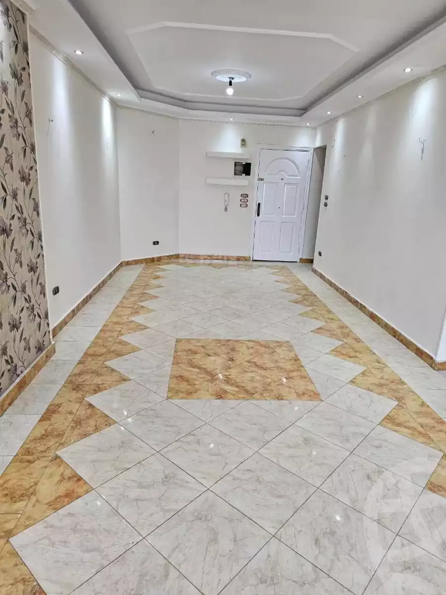 https://aqarmap.com.eg/ar/listing/5927042-for-rent-cairo-mokattam-lhdb-l-ly-shareaa-9