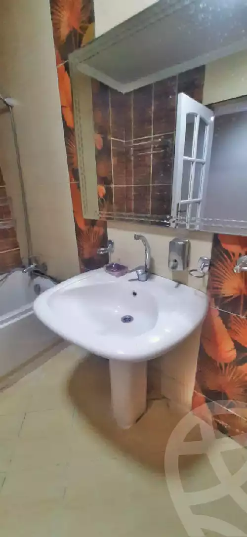 https://aqarmap.com.eg/ar/listing/5938114-for-rent-cairo-manial-el-rawda-st