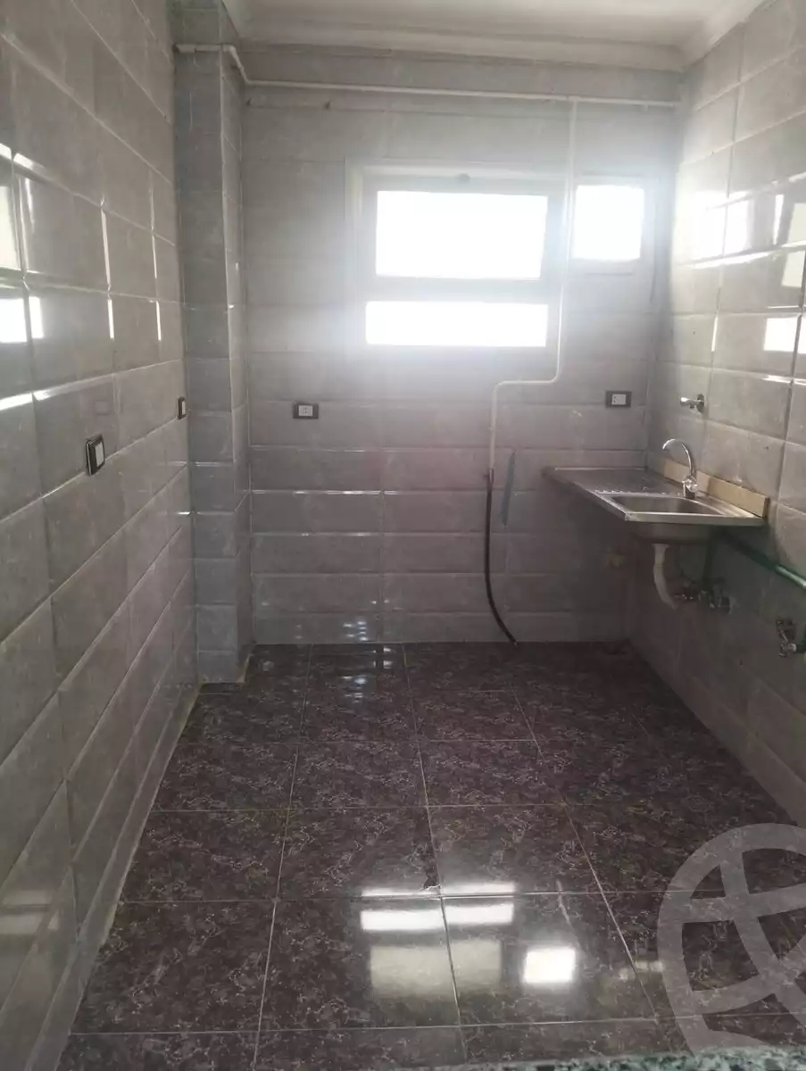 https://aqarmap.com.eg/ar/listing/5952800-for-rent-cairo-mokattam-lhdb-l-ly-shareaa-9