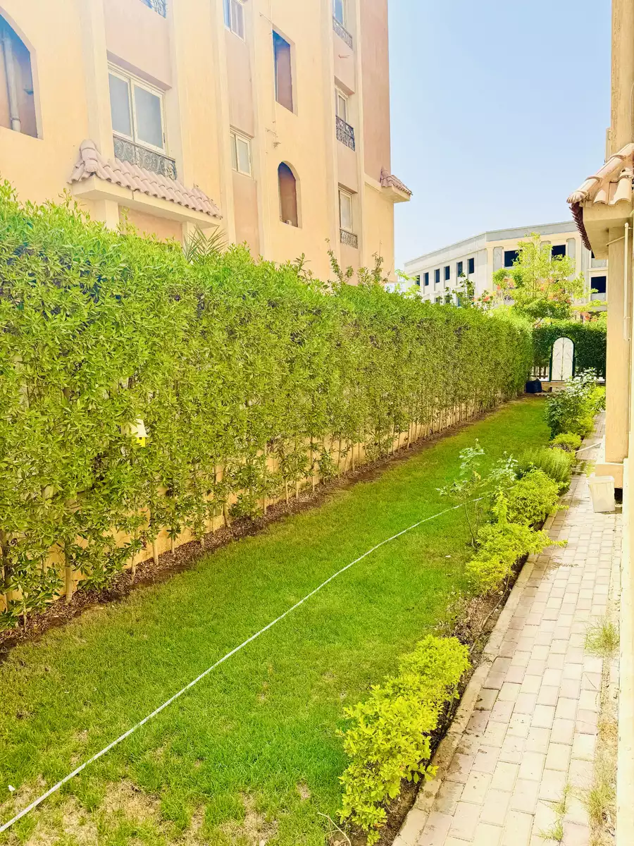 https://aqarmap.com.eg/en/listing/5974693-for-sale-cairo-el-sheikh-zayed-city-compounds-el-khamayel