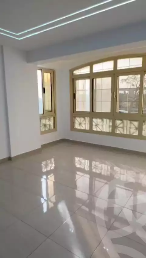 https://aqarmap.com.eg/ar/listing/5980878-for-sale-cairo-el-sheikh-zayed-city-compounds-el-khamayel