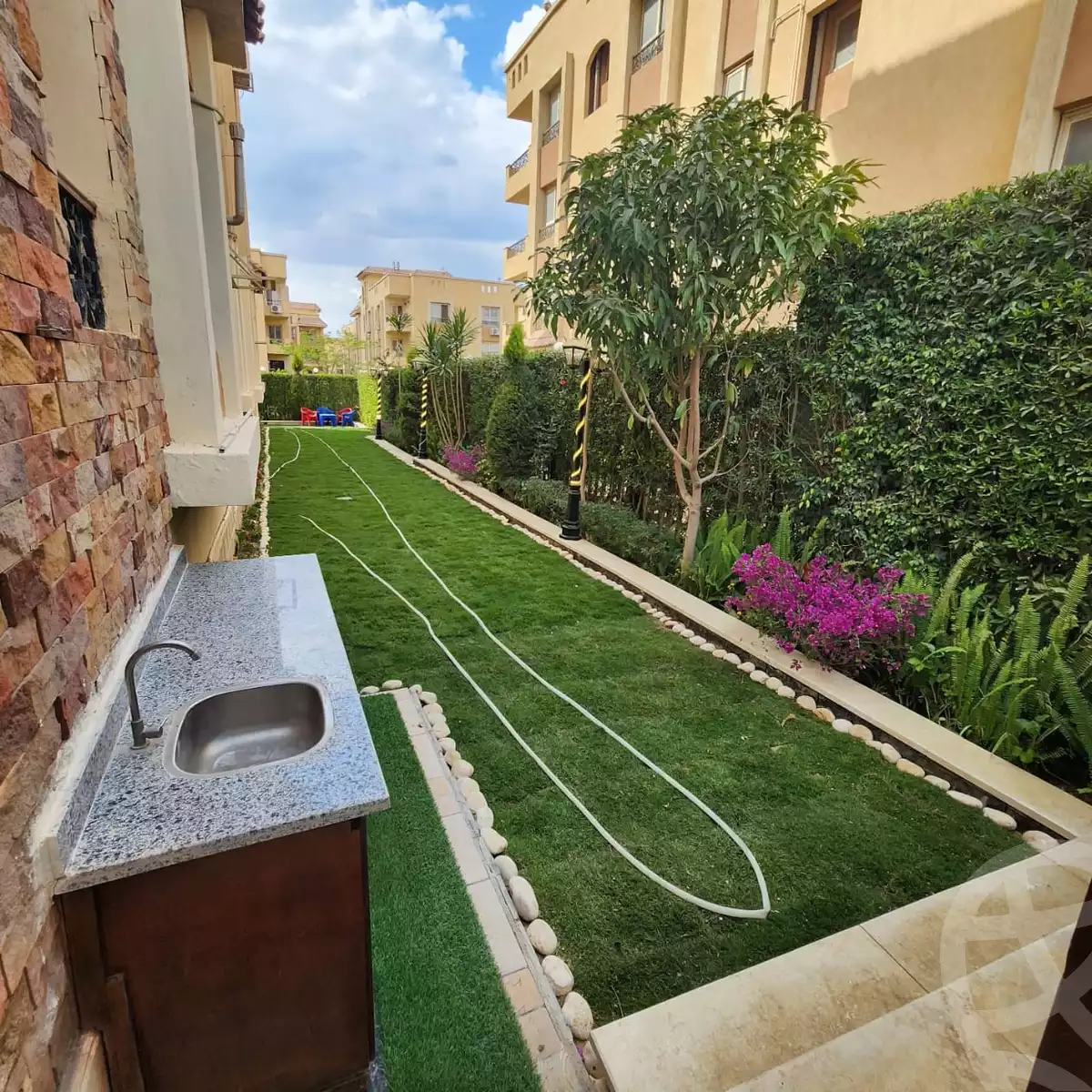 https://aqarmap.com.eg/ar/listing/5986561-for-sale-cairo-el-sheikh-zayed-city-compounds-el-khamayel