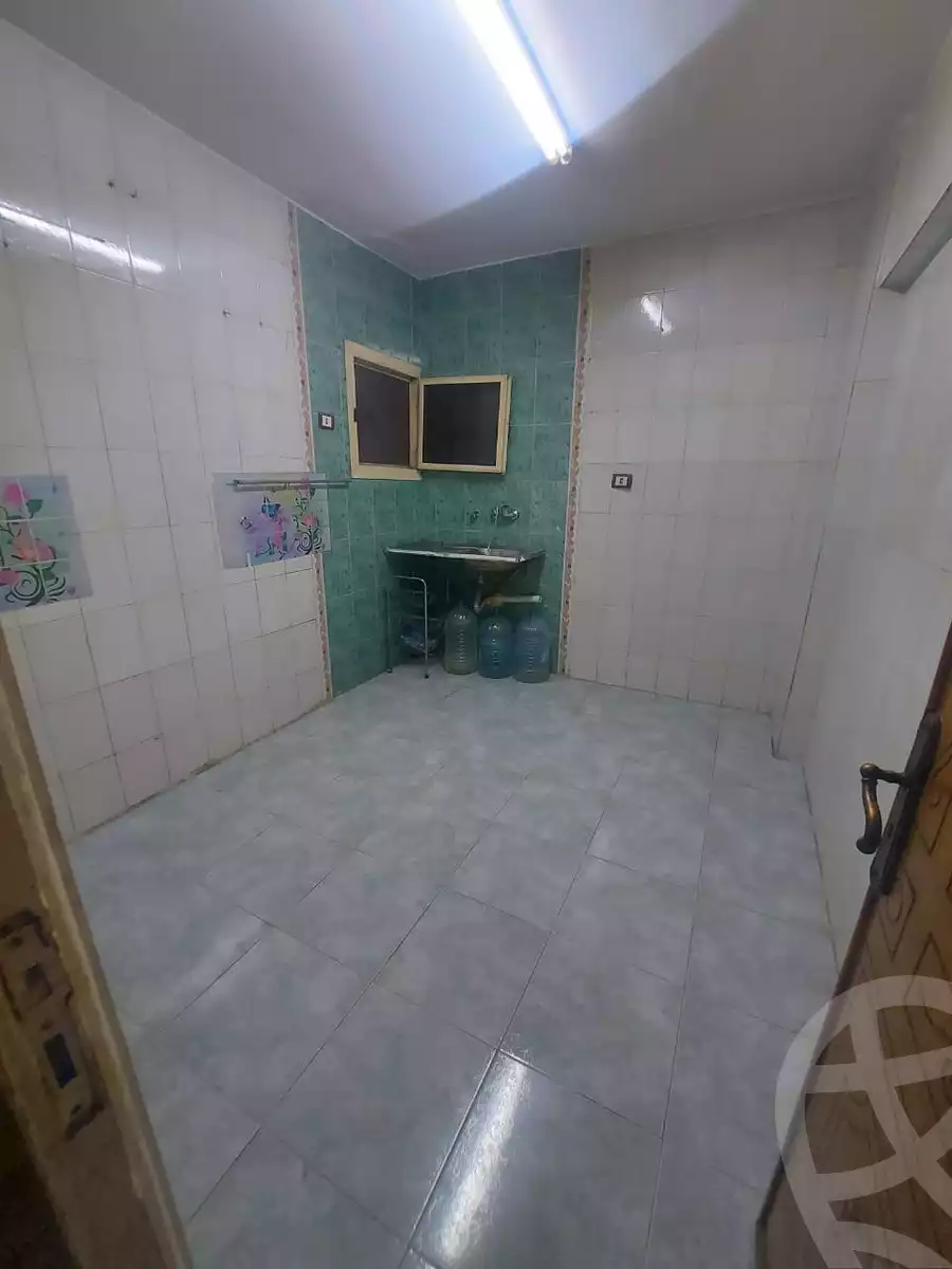 https://aqarmap.com.eg/en/listing/6016647-for-rent-cairo-helwan-helwan-el-sharkeya-heidar-st