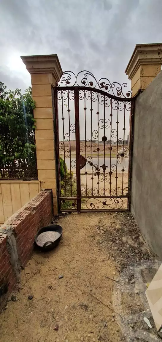 https://aqarmap.com.eg/ar/listing/6017554-for-sale-cairo-el-sheikh-zayed-city-el-hay-el-thaleth-ashaer-area-3-el-salam-st