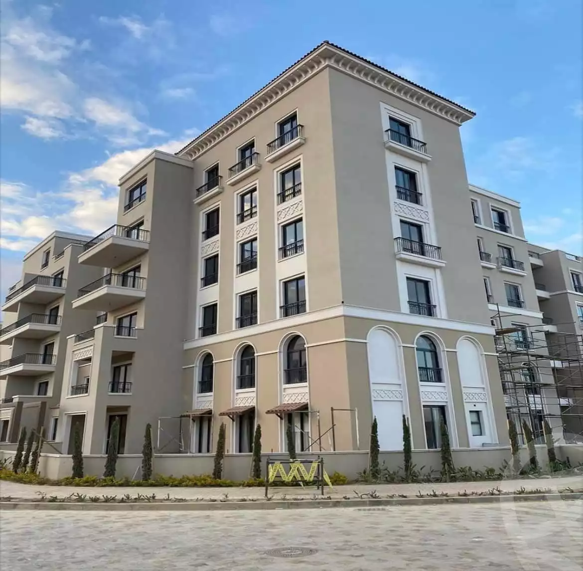 https://aqarmap.com.eg/en/listing/6017747-for-sale-cairo-el-sheikh-zayed-city-compounds-kmbwnd-fyldj-wyst-dr-llttwyr