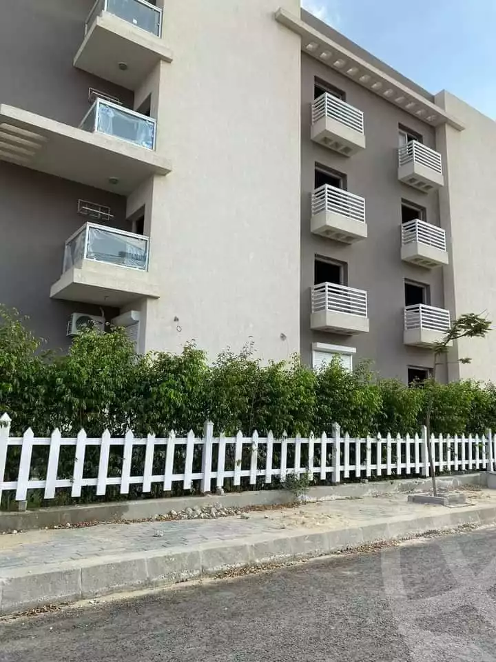 https://aqarmap.com.eg/en/listing/6021615-for-sale-cairo-el-sheikh-zayed-city-compounds-el-khamayel