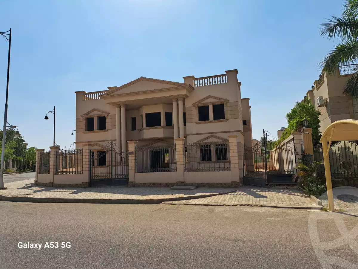 https://aqarmap.com.eg/en/listing/6023493-for-sale-cairo-el-sheikh-zayed-city-compounds-royal-city